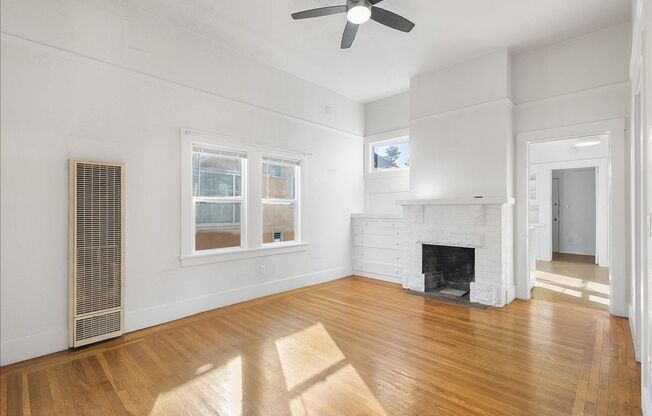 1517 Willow St - 2 Bedroom | 1 Bath | Duplex