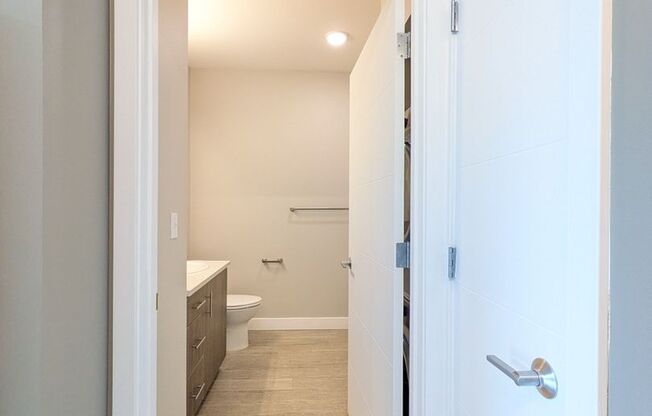 Studio, 1 bath, 400 sqft, $1,300, Unit 321