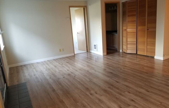 2 beds, 2 baths, $2,350, Unit 107