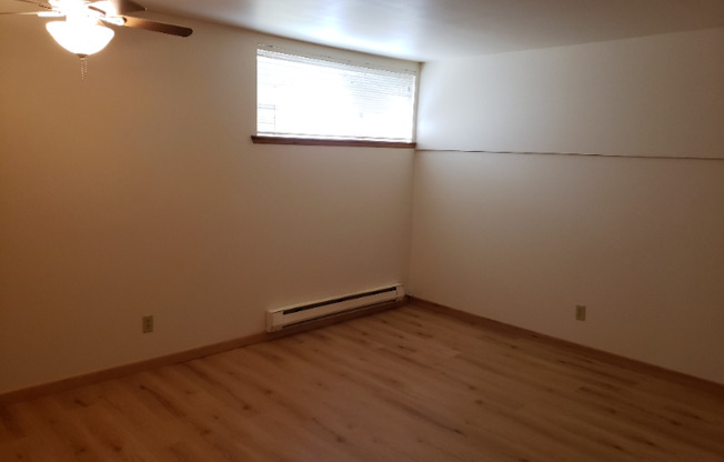 12722 76 AVE S