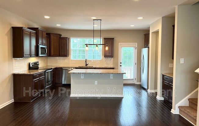 1413 REGENTS LN