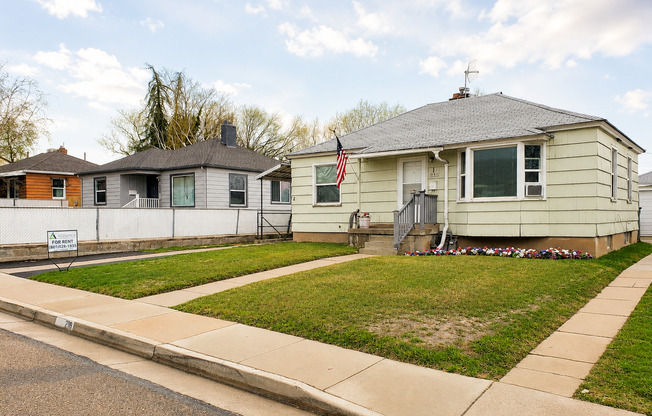218 S LAKEVIEW DR