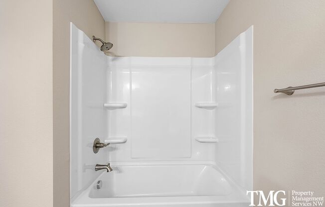 1 bed, 1 bath, 735 sqft, $1,565, Unit C34