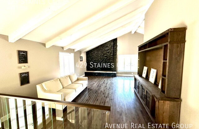 429 STAINES CT