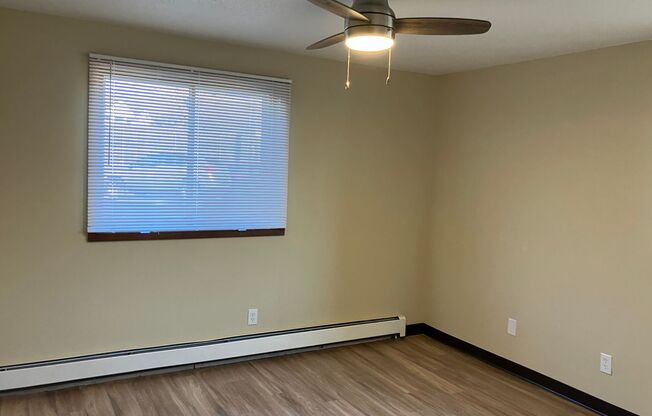 2 beds, 1 bath, $1,400, Unit 8008-105