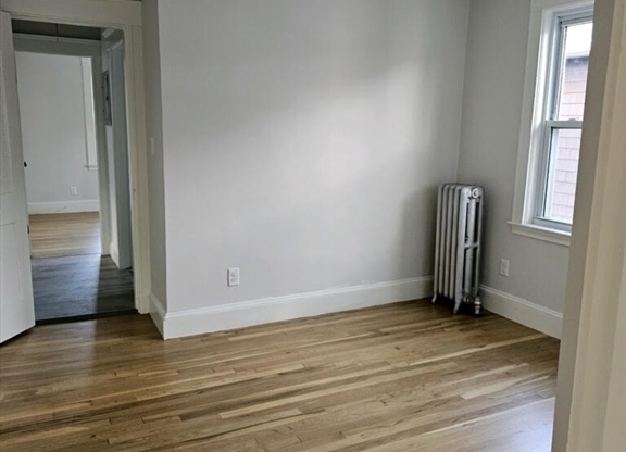 3 beds, 1 bath, 1,400 sqft, $3,250, Unit 2