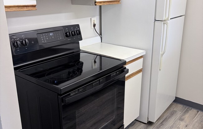 2 beds, 1 bath, 760 sqft, $2,300, Unit 605