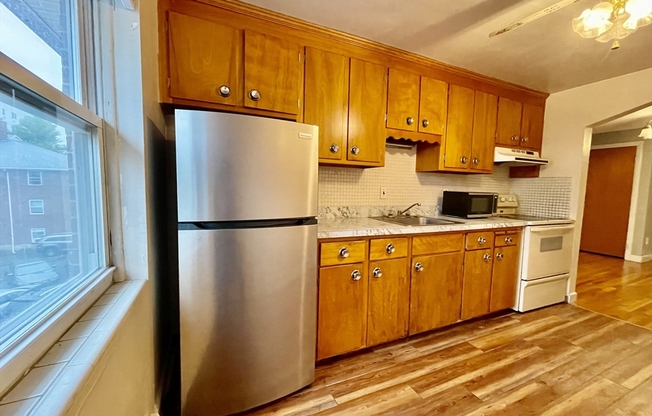 1 bed, 1 bath, 715 sqft, $1,900, Unit 9