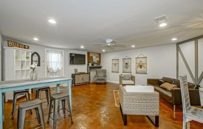 4176 VINCENNES PL