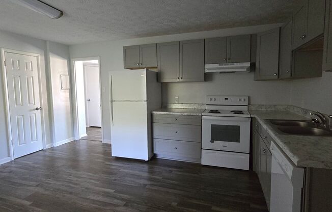 2 beds, 1 bath, $1,295