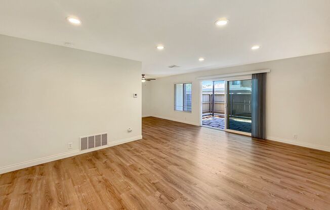 Spacious 3BR/2BA with Private Yard in Paradise Hills