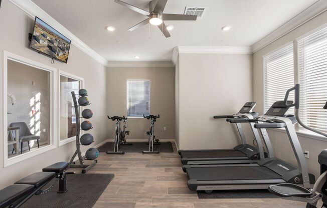 3 beds, 2 baths, 1,304 sqft, $1,829, Unit 568