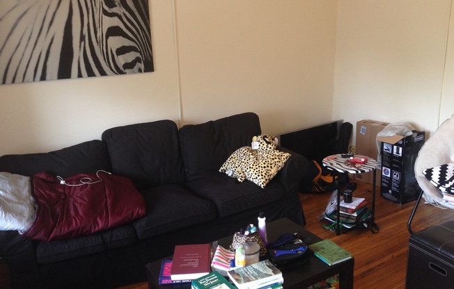3 beds, 1 bath, 1,400 sqft, $1,595, Unit 4532-B14