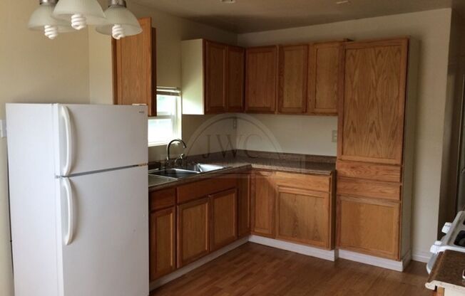 2 beds, 1 bath, $895