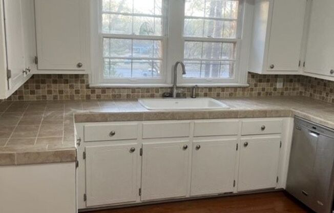 Charming 3 Bed 2 Bath Home in Northport Available Now! Schedule your tour and Apply today!