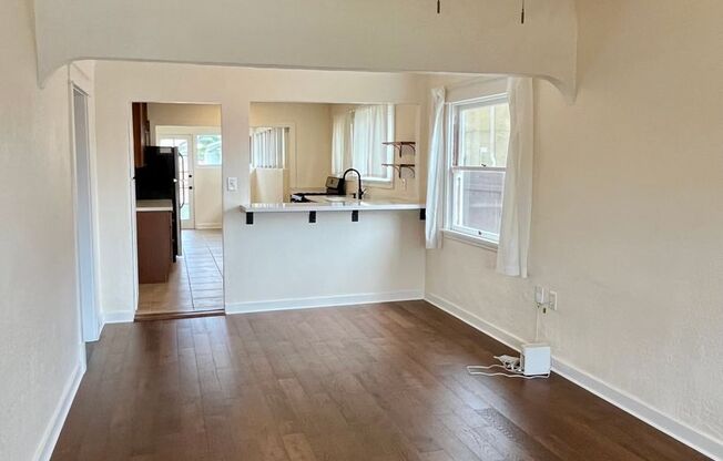 Charming 3-Bedroom Home– Renovated Kitchen & Spacious Backyard!
