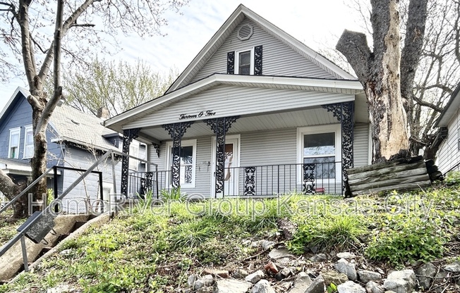 1305 OAKLEY AVE