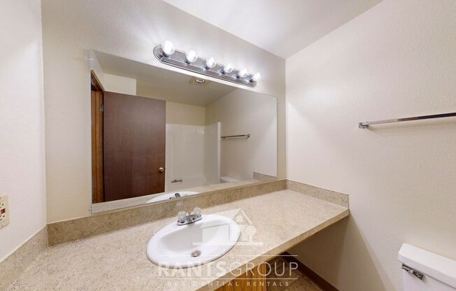 2 beds, 1 bath, $1,575, Unit 15A