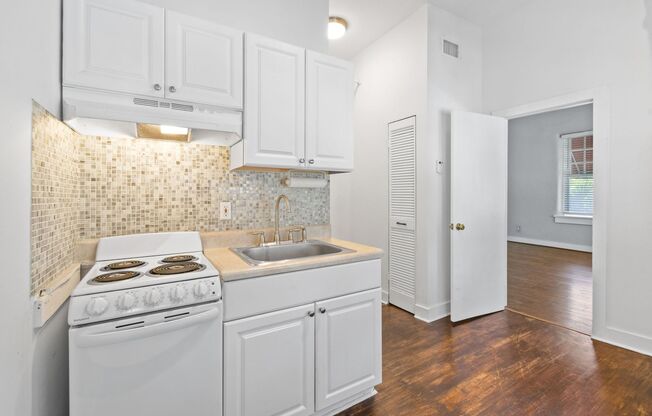 1 bed, 1 bath, 386 sqft, $1,675, Unit 14