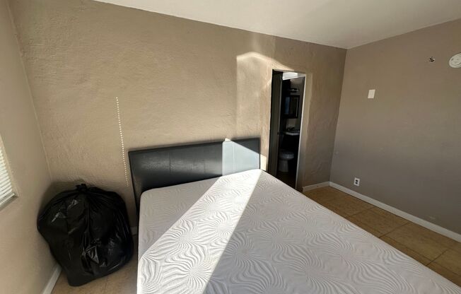 1 bed, 2 baths, $1,100, Unit 1