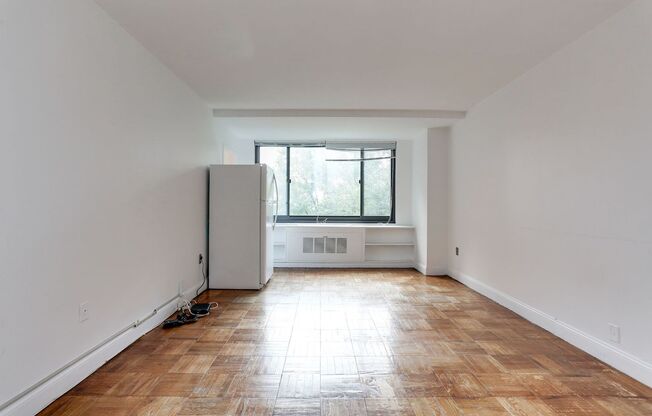 Spacious & Bright Unfurnished Studio at River Place East
