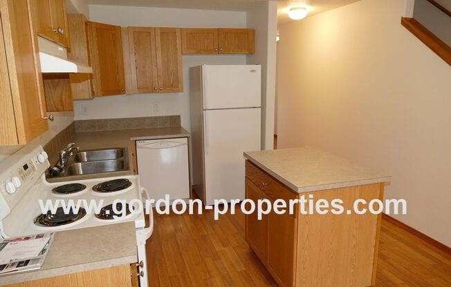 3 beds, 2.5 baths, $1,950, Unit 8032