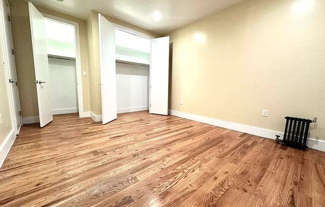 2 beds, 1 bath, $2,600, Unit 2F