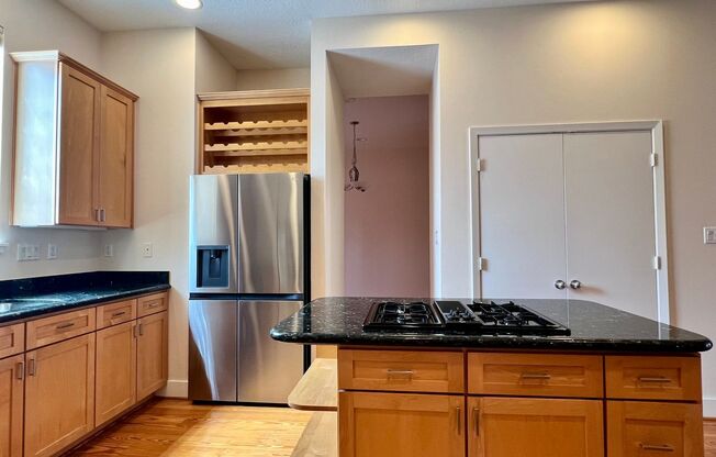 3 beds, 2.5 baths, $3,100, Unit UNIT B