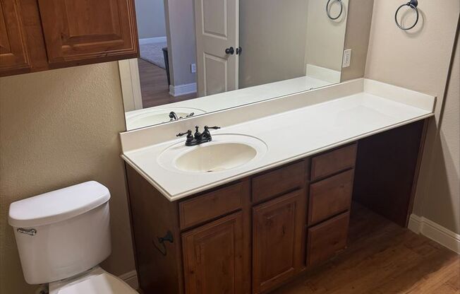 1 bed, 1 bath, 649 sqft, $1,180, Unit 1L-305