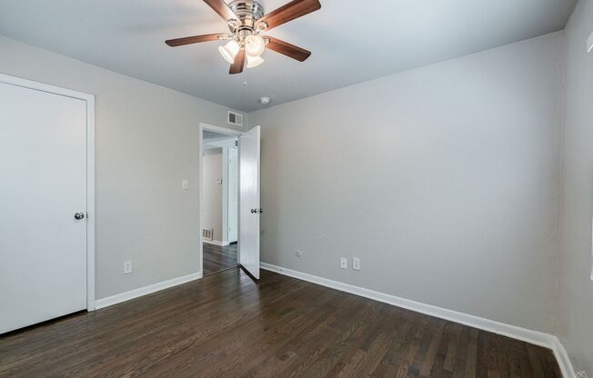 2 beds, 1 bath, 850 sqft, $1,350, Unit 26-C1