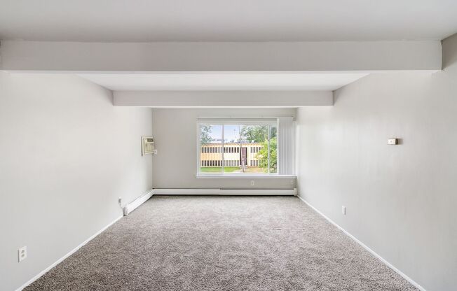 2 beds, 1 bath, 938 sqft, $1,400, Unit 21880 Coolidge - 203