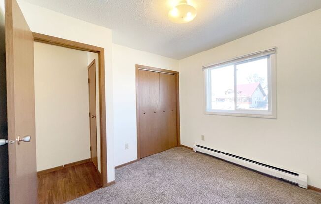 2 beds, 1 bath, $845, Unit 1