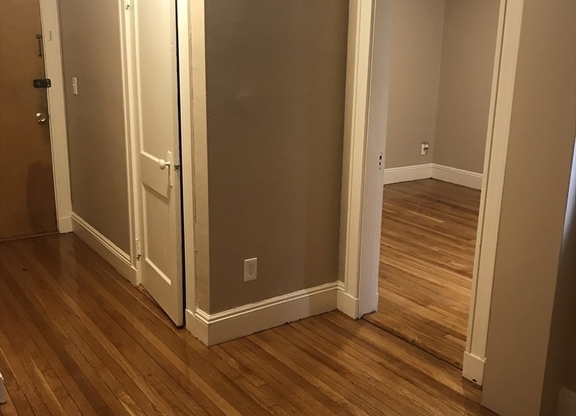 1 bed, 1 bath, 550 sqft, $2,460, Unit 23