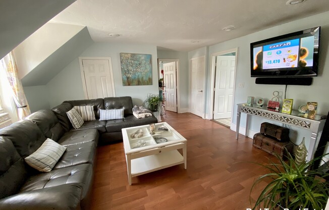335 BAKER ST
