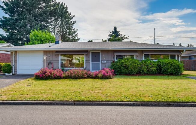 SE 3 Bed | 1 Bath | Expansive Backyard | Pet-Friendly