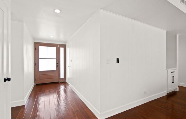 Beautiful Rehabbed Home In Mesa Verde with Large Yard!