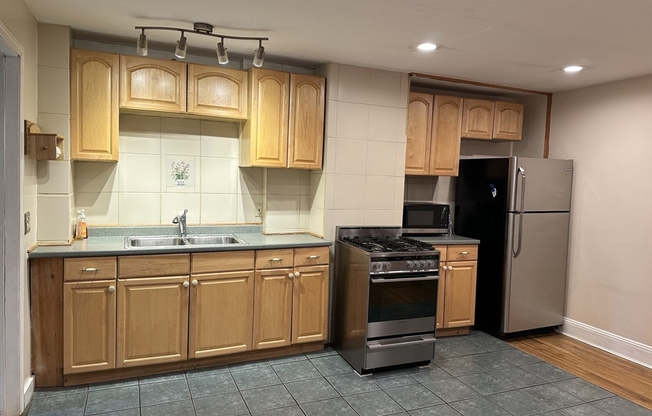 2 beds, 1 bath, 900 sqft, $2,250, Unit 1