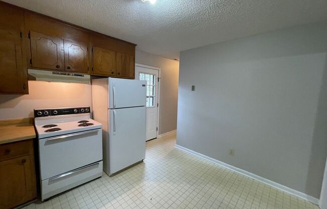 2 beds, 1 bath, $795, Unit 1135 Bridges Unit C