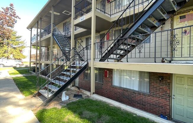 2 beds, 1 bath, 935 sqft, $1,299, Unit 08