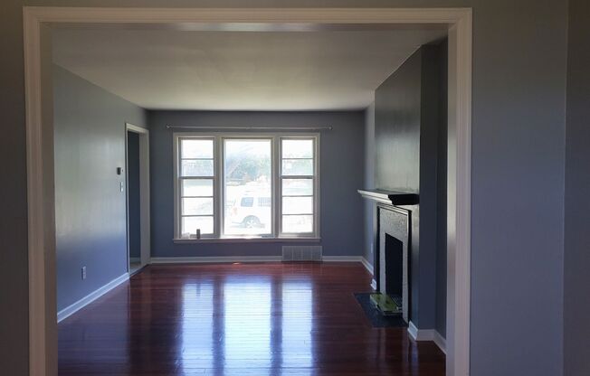 2 bed/1 bath duplex w/ garage & fenced yard in College Hill area $1,050/mo