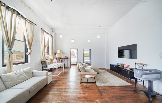 5 DELAVAN ST