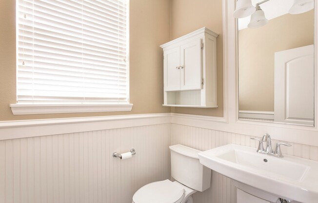 3 Bedroom 2.5 Bathroom Townhome in the Heart of Bethany Village!