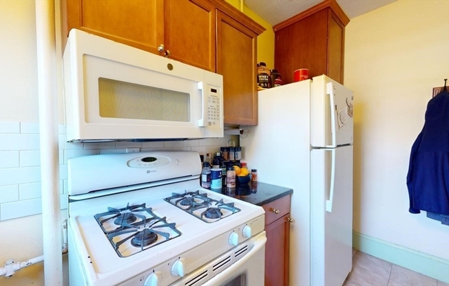 Studio, 1 bath, 302 sqft, $2,300, Unit 31