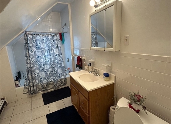 2 beds, 1 bath, $2,300, Unit 3