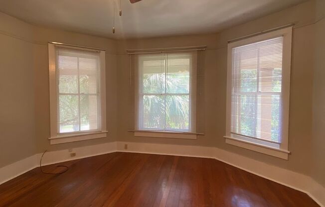 Studio, 1 bath, 500 sqft, $1,075, Unit 8