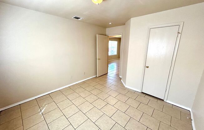 3 beds, 2 baths, $1,299