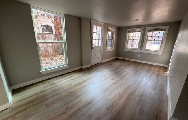 2Bed/1bath Duplex in Hyde Park with Small Yard