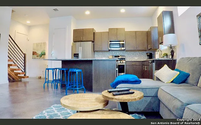 232 E CEVALLOS