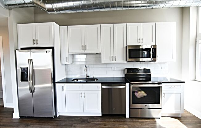 2 beds, 2 baths, 975 sqft, $3,900, Unit 3833-712