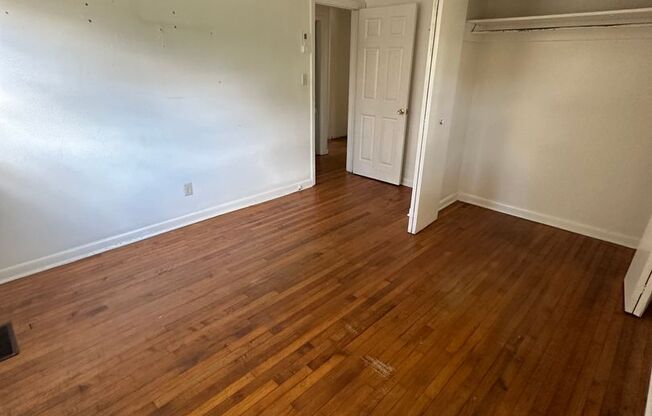 3 beds, 1 bath, $1,400